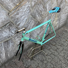 Carica l'immagine nel visualizzatore di Gallery, Bianchi Megatube Titanium