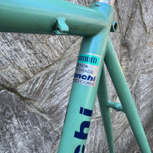 Carica l'immagine nel visualizzatore di Gallery, Bianchi Megatube Titanium