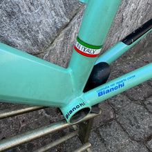 Carica l'immagine nel visualizzatore di Gallery, Bianchi Megatube Titanium