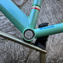 Carica l'immagine nel visualizzatore di Gallery, Bianchi Megatube Titanium