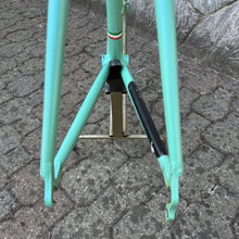 Carica l'immagine nel visualizzatore di Gallery, Bianchi Megatube Titanium