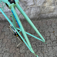 Carica l'immagine nel visualizzatore di Gallery, Bianchi Megatube Titanium