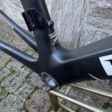 Carica l'immagine nel visualizzatore di Gallery, Pinarello Dogma F8