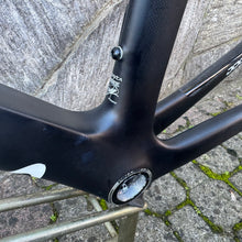 Carica l'immagine nel visualizzatore di Gallery, Pinarello Dogma F8