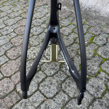 Carica l'immagine nel visualizzatore di Gallery, Pinarello Dogma F8