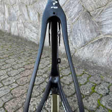Carica l'immagine nel visualizzatore di Gallery, Pinarello Dogma F8