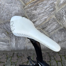 Carica l'immagine nel visualizzatore di Gallery, Pinarello Dogma F8