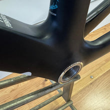 Carica l'immagine nel visualizzatore di Gallery, Pinarello Dogma F8 X-Light