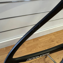 Carica l'immagine nel visualizzatore di Gallery, Pinarello Dogma F8 X-Light