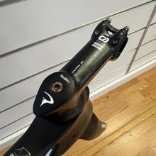 Carica l'immagine nel visualizzatore di Gallery, Pinarello Dogma F8 X-Light