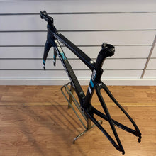 Carica l'immagine nel visualizzatore di Gallery, Pinarello Dogma F8 X-Light