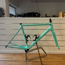 Load image into Gallery viewer, Bianchi Specialissima CV