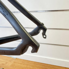 Carica l'immagine nel visualizzatore di Gallery, Colnago Concept