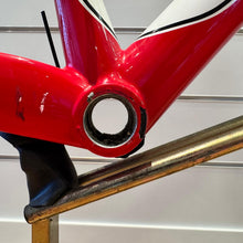 Carica l'immagine nel visualizzatore di Gallery, Paletti Handmade Carbon