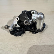 Carica l'immagine nel visualizzatore di Gallery, Campagnolo Record Titanium 10s