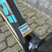Carica l'immagine nel visualizzatore di Gallery, Bianchi 928 Superleggera - 125 Anniversary