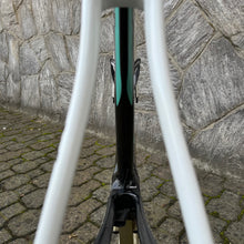Carica l'immagine nel visualizzatore di Gallery, Bianchi 928 Superleggera - 125 Anniversary