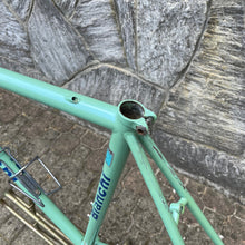 Carica l'immagine nel visualizzatore di Gallery, Bianchi Campione del Mondo