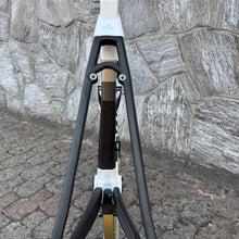 Carica l'immagine nel visualizzatore di Gallery, Colnago C64