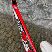 Carica l'immagine nel visualizzatore di Gallery, Bianchi Oltre Superleggera Reparto Corse