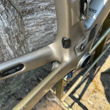 Load image into Gallery viewer, Trek Madone 9.8