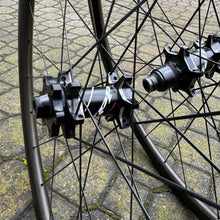 Load image into Gallery viewer, Zipp 202 Firecrest Disc