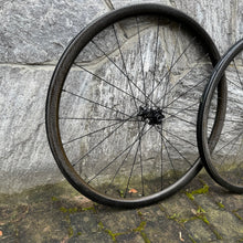 Load image into Gallery viewer, Zipp 202 Firecrest Disc