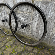 Load image into Gallery viewer, Zipp 202 Firecrest Disc
