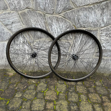 Load image into Gallery viewer, Zipp 202 Firecrest Disc