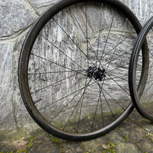 Load image into Gallery viewer, Zipp 202 Firecrest Disc