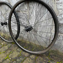 Load image into Gallery viewer, Zipp 202 Firecrest Disc