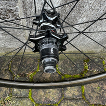 Load image into Gallery viewer, Zipp 202 Firecrest Disc