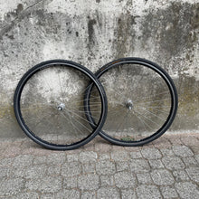 Carica l'immagine nel visualizzatore di Gallery, Colnago by Ambrosio - Campagnolo Record hubs