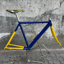 Load image into Gallery viewer, Narcisi by Columbus