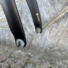 Load image into Gallery viewer, Pinarello Dogma F8
