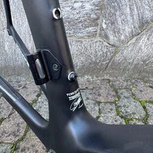 Load image into Gallery viewer, Pinarello Dogma F8
