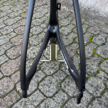 Load image into Gallery viewer, Pinarello Dogma F8
