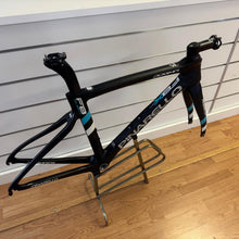 Carica l'immagine nel visualizzatore di Gallery, Pinarello Dogma  F8 X-Light
