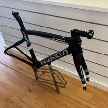 Carica l'immagine nel visualizzatore di Gallery, Pinarello Dogma  F8 X-Light
