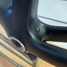 Carica l'immagine nel visualizzatore di Gallery, Pinarello Dogma  F8 X-Light
