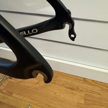 Carica l'immagine nel visualizzatore di Gallery, Pinarello Dogma  F8 X-Light
