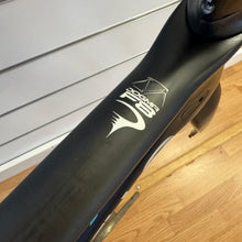 Carica l'immagine nel visualizzatore di Gallery, Pinarello Dogma  F8 X-Light
