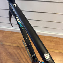Carica l'immagine nel visualizzatore di Gallery, Pinarello Dogma  F8 X-Light
