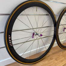 Carica l'immagine nel visualizzatore di Gallery, Zipp 400 FRM hubs
