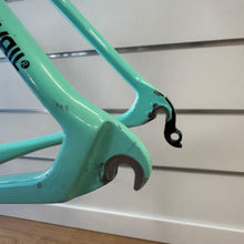 Load image into Gallery viewer, Bianchi Specialissima CV
