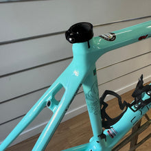 Load image into Gallery viewer, Bianchi Specialissima CV
