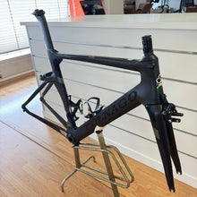 Carica l'immagine nel visualizzatore di Gallery, Colnago Concept
