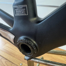 Carica l'immagine nel visualizzatore di Gallery, Colnago Concept
