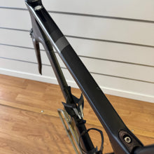 Carica l'immagine nel visualizzatore di Gallery, Colnago Concept
