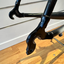 Carica l'immagine nel visualizzatore di Gallery, Colnago Extreme-C
